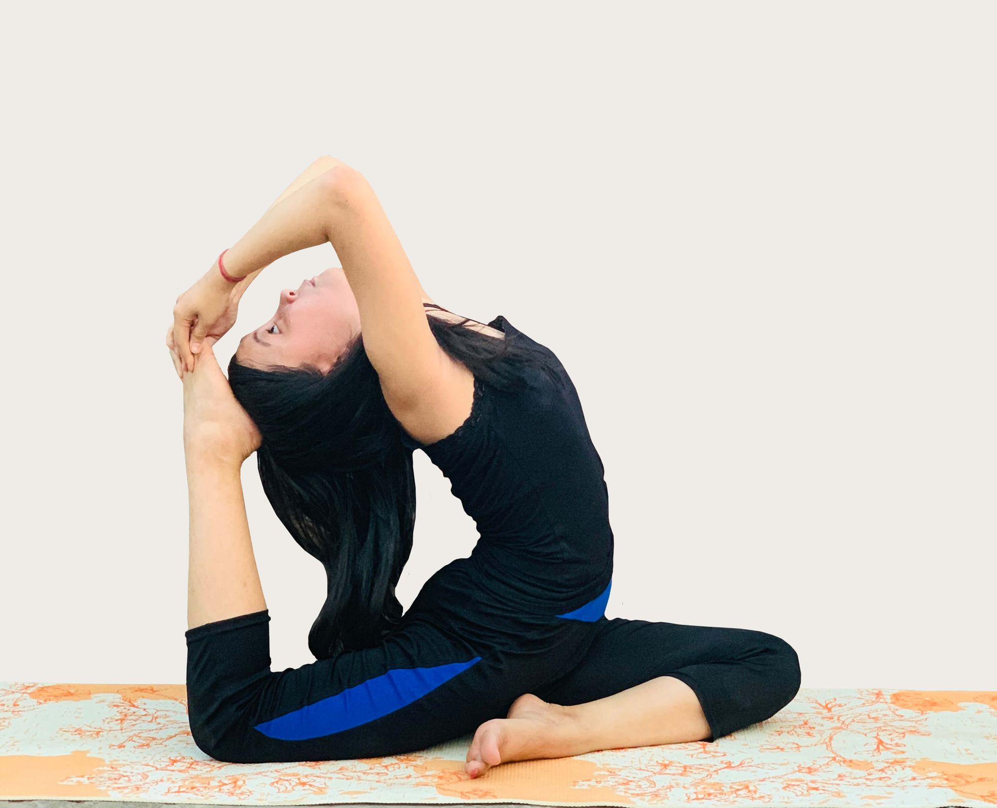 how to do one legged king pigeon pose- goGlides